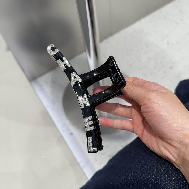 Chanel Hair grab clip hh52